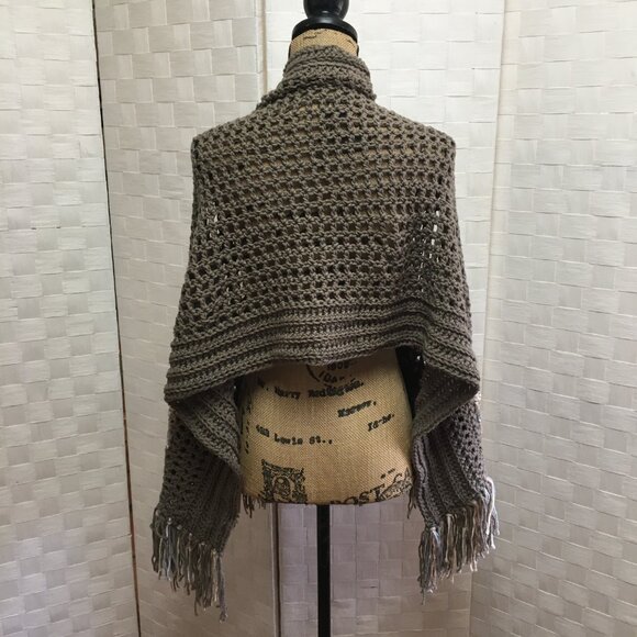 crochet scarf with pockets and fringe - Picture 9 of 11